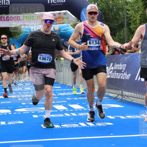 29.06.2025 - hella hamburg halbmarathon Strokosch-Dieckow http://msf.ph/oto/8380273 29.06.2025 10:47:15 Ziel 2623, 2864, 5024, 6134, 6168, 6203, 6373, 6716, 7480, 10208, 10211, 11491, 11518, 13007, 13672, 13782, 14722, 15611, 16089, 16286, 17718, 17915, 18856 meine-sportfotos.de