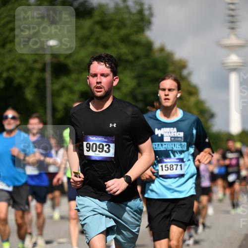 29.06.2025 - hella hamburg halbmarathon Dr. Thomas Lammeyer http://msf.ph/oto/8380292 29.06.2025 09:58:56 Kennedybrücke 1549, 1884, 2274, 2287, 2411, 2592, 2596, 2708, 3087, 3208, 3209, 3258, 3435, 3747, 3985, 4093, 4832, 5102, 5399, 5638, 5705, 5915, 6027, 6054, 6158, 6389, 6532, 6662, 6723, 6836, 6923, 7052, 7659, 8117, 8218, 8371, 8437, 8487, 8577, 8693, 8889, 8927, 9031, 9032, 9093, 9159, 9386, 9476, 9529, 9649, 9661, 9720, 9786, 9869, 10053, 10122, 10184, 10423 meine-sportfotos.de