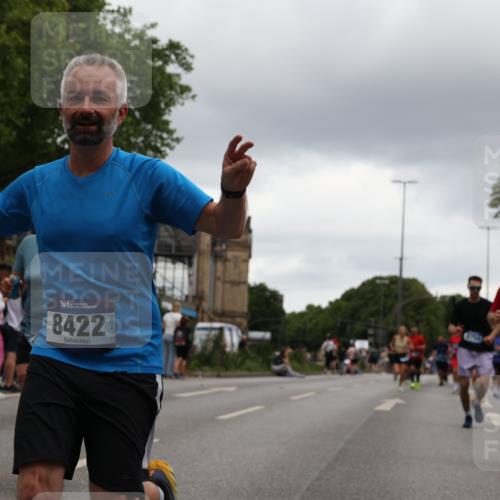 29.06.2025 - hella hamburg halbmarathon Yannick Fuchs http://msf.ph/oto/8380362 29.06.2025 10:54:44 20KM 1364, 1414, 1653, 2322, 2323, 2363, 3698, 6033, 6201, 6309, 6487, 6754, 6757, 7006, 7065, 7306, 7636, 7759, 7761, 8191, 8421, 8422, 8662, 8923, 9020, 9021, 10534, 10576, 11623, 11702, 11753, 11782, 11937, 12491, 13459, 13488, 13589, 14429, 15269, 16621, 17491, 17899, 17952, 18029, 18063, 18757, 19117, 19146, 19242, 19246 meine-sportfotos.de