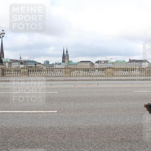 29.06.2025 - hella hamburg halbmarathon Lena Gebhardt http://msf.ph/oto/8380374 29.06.2025 09:14:14 Lombardsbrücke 20523, 523 meine-sportfotos.de