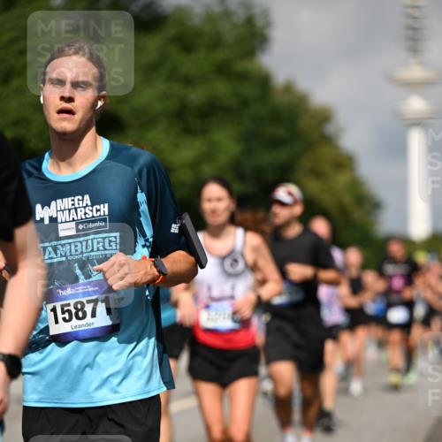29.06.2025 - hella hamburg halbmarathon Dr. Thomas Lammeyer http://msf.ph/oto/8380414 29.06.2025 09:58:57 Kennedybrücke 1884, 2274, 2287, 2411, 2592, 2596, 2708, 3087, 3208, 3209, 3258, 3435, 3747, 3985, 4093, 4121, 4832, 5102, 5399, 5459, 5638, 5705, 5915, 6027, 6054, 6158, 6389, 6421, 6532, 6662, 6723, 6836, 7052, 7659, 8117, 8153, 8218, 8371, 8437, 8487, 8577, 8693, 8889, 8927, 9031, 9032, 9093, 9159, 9386, 9476, 9529, 9649, 9661, 9720, 9786, 9869, 10053, 10122, 10184, 10423 meine-sportfotos.de