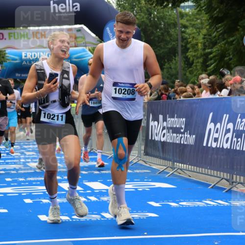 29.06.2025 - hella hamburg halbmarathon Strokosch-Dieckow http://msf.ph/oto/8380480 29.06.2025 10:47:13 Ziel 2623, 2864, 4093, 5024, 6134, 6168, 6203, 6373, 6716, 7480, 7908, 10208, 10211, 11518, 12579, 13007, 13672, 13782, 14722, 15611, 15684, 16286, 17718, 17915, 18856 meine-sportfotos.de