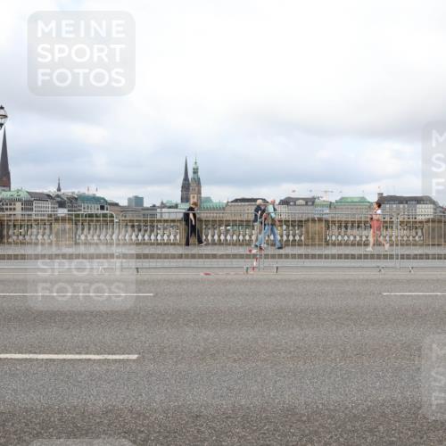 29.06.2025 - hella hamburg halbmarathon Lena Gebhardt http://msf.ph/oto/8380485 29.06.2025 09:15:09 Lombardsbrücke  meine-sportfotos.de