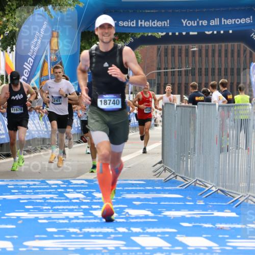 29.06.2025 - hella hamburg halbmarathon Strokosch-Dieckow http://msf.ph/oto/8380489 29.06.2025 10:24:43 Ziel 1241, 1271, 2892, 7142, 11678, 13872, 18740 meine-sportfotos.de