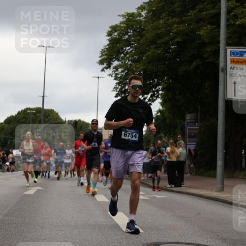 29.06.2025 - hella hamburg halbmarathon Yannick Fuchs http://msf.ph/oto/8380512 29.06.2025 10:54:45 20KM 1364, 1414, 1653, 2322, 2323, 3698, 5602, 5603, 6033, 6201, 6309, 6487, 6754, 6757, 6921, 7006, 7065, 7306, 7636, 7759, 7761, 8191, 8421, 8422, 8662, 8923, 9020, 9021, 10534, 10576, 11623, 11702, 11753, 11782, 11937, 12491, 13459, 13488, 13589, 14429, 15269, 16621, 17491, 17899, 17952, 18029, 18063, 18757, 19117, 19146, 19242, 19246 meine-sportfotos.de