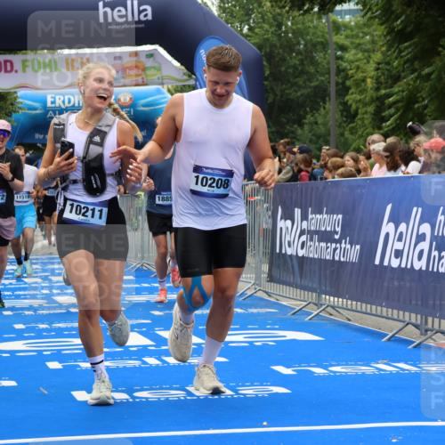 29.06.2025 - hella hamburg halbmarathon Strokosch-Dieckow http://msf.ph/oto/8380513 29.06.2025 10:47:13 Ziel 2623, 2864, 4093, 5024, 6134, 6168, 6203, 6373, 6716, 7480, 7908, 10208, 10211, 11518, 12579, 13007, 13672, 13782, 14722, 15611, 15684, 16286, 17718, 17915, 18856 meine-sportfotos.de