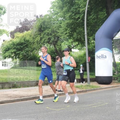 29.06.2025 - hella hamburg halbmarathon KatJ http://msf.ph/oto/8380526 29.06.2025 10:25:05 Zwischen KM18-KM19 2774, 4062, 6990 meine-sportfotos.de