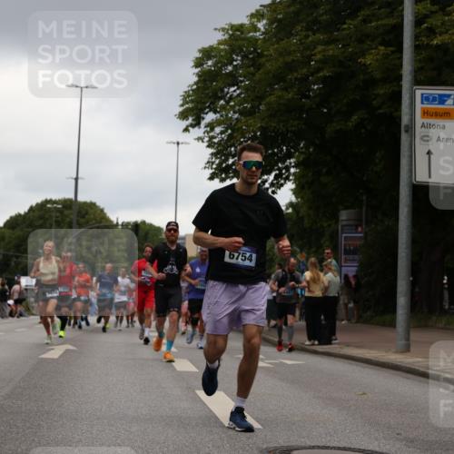 29.06.2025 - hella hamburg halbmarathon Yannick Fuchs http://msf.ph/oto/8380531 29.06.2025 10:54:45 20KM 1364, 1414, 1653, 2322, 2323, 3698, 5602, 5603, 6033, 6201, 6309, 6487, 6754, 6757, 6921, 7006, 7065, 7306, 7636, 7759, 7761, 8191, 8421, 8422, 8662, 8923, 9020, 9021, 10534, 10576, 11623, 11702, 11753, 11782, 11937, 12491, 13459, 13488, 13589, 14429, 15269, 16621, 17491, 17899, 17952, 18029, 18063, 18757, 19117, 19146, 19242, 19246 meine-sportfotos.de