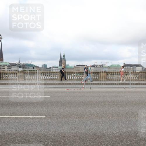 29.06.2025 - hella hamburg halbmarathon Lena Gebhardt http://msf.ph/oto/8380554 29.06.2025 09:15:09 Lombardsbrücke  meine-sportfotos.de