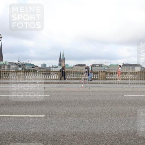 29.06.2025 - hella hamburg halbmarathon Lena Gebhardt http://msf.ph/oto/8380735 29.06.2025 09:15:10 Lombardsbrücke  meine-sportfotos.de