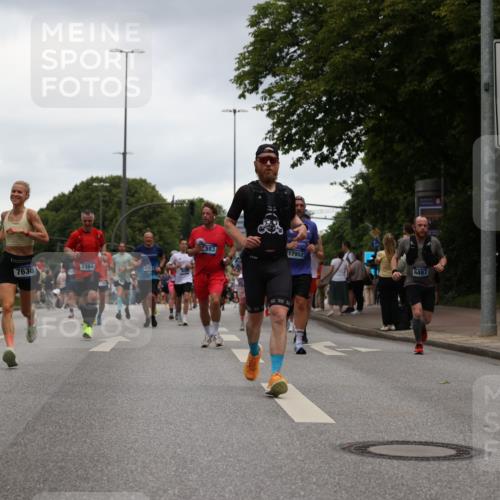 29.06.2025 - hella hamburg halbmarathon Yannick Fuchs http://msf.ph/oto/8380753 29.06.2025 10:54:47 20KM 1188, 1364, 1414, 1453, 1653, 2322, 2323, 3698, 5602, 5603, 6033, 6201, 6309, 6487, 6754, 6757, 6921, 7006, 7065, 7306, 7636, 7759, 7761, 8421, 8422, 8662, 8923, 9020, 9021, 10534, 11623, 11702, 11782, 11937, 12491, 13459, 13516, 13589, 14429, 15269, 16621, 17226, 17899, 17952, 18029, 18063, 18757, 19117, 19146, 19242, 19246 meine-sportfotos.de