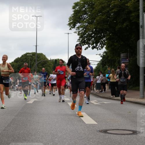 29.06.2025 - hella hamburg halbmarathon Yannick Fuchs http://msf.ph/oto/8380777 29.06.2025 10:54:47 20KM 1188, 1364, 1414, 1453, 1653, 2322, 2323, 3698, 5602, 5603, 6033, 6201, 6309, 6487, 6754, 6757, 6921, 7006, 7065, 7306, 7636, 7759, 7761, 8421, 8422, 8662, 8923, 9020, 9021, 10534, 11623, 11702, 11782, 11937, 12491, 13459, 13516, 13589, 14429, 15269, 16621, 17226, 17899, 17952, 18029, 18063, 18757, 19117, 19146, 19242, 19246 meine-sportfotos.de