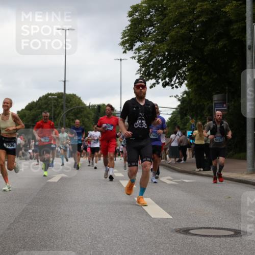 29.06.2025 - hella hamburg halbmarathon Yannick Fuchs http://msf.ph/oto/8380805 29.06.2025 10:54:47 20KM 1188, 1364, 1414, 1453, 1653, 2322, 2323, 3698, 5602, 5603, 6033, 6201, 6309, 6487, 6754, 6757, 6921, 7006, 7065, 7306, 7636, 7759, 7761, 8421, 8422, 8662, 8923, 9020, 9021, 10534, 11623, 11702, 11782, 11937, 12491, 13459, 13516, 13589, 14429, 15269, 16621, 17226, 17899, 17952, 18029, 18063, 18757, 19117, 19146, 19242, 19246 meine-sportfotos.de