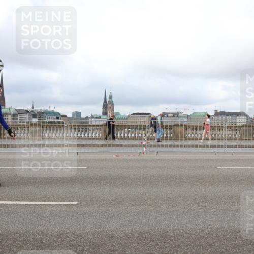 29.06.2025 - hella hamburg halbmarathon Lena Gebhardt http://msf.ph/oto/8380806 29.06.2025 09:15:10 Lombardsbrücke  meine-sportfotos.de