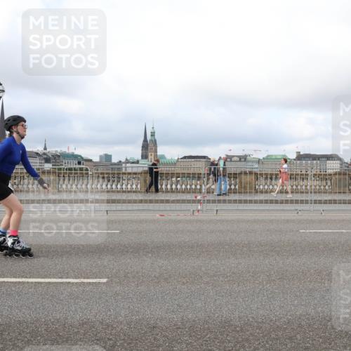 29.06.2025 - hella hamburg halbmarathon Lena Gebhardt http://msf.ph/oto/8380892 29.06.2025 09:15:10 Lombardsbrücke  meine-sportfotos.de