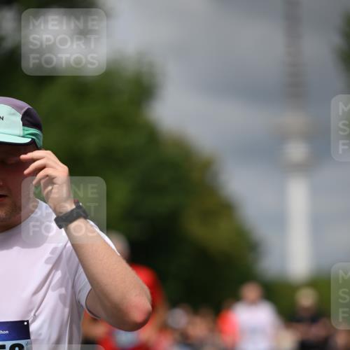 29.06.2025 - hella hamburg halbmarathon Dr. Thomas Lammeyer http://msf.ph/oto/8380899 29.06.2025 10:42:38 Kennedybrücke 1394, 1596, 1791, 1901, 2151, 3094, 3095, 3323, 3338, 3633, 3635, 3636, 3716, 3841, 3927, 4414, 4921, 5300, 5713, 5790, 6199, 6200, 6695, 6696, 6751, 6930, 7118, 7119, 7148, 7165, 7244, 7371, 7552, 7692, 7849, 7914, 8539, 8615, 9424, 9500, 9699, 10584, 11152 meine-sportfotos.de