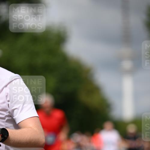 29.06.2025 - hella hamburg halbmarathon Dr. Thomas Lammeyer http://msf.ph/oto/8380913 29.06.2025 10:42:38 Kennedybrücke 1394, 1596, 1791, 1901, 2151, 3094, 3095, 3323, 3338, 3633, 3635, 3636, 3716, 3841, 3927, 4414, 4921, 5300, 5713, 5790, 6199, 6200, 6695, 6696, 6751, 6930, 7118, 7119, 7148, 7165, 7244, 7371, 7552, 7692, 7849, 7914, 8539, 8615, 9424, 9500, 9699, 10584, 11152 meine-sportfotos.de