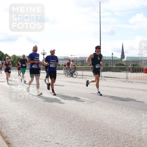 29.06.2025 - hella hamburg halbmarathon Lena Gebhardt http://msf.ph/oto/8380961 29.06.2025 10:15:32 Lombardsbrücke 13500, 13453, 18252, 1296, 1440, 1524, 1745, 2110, 2281, 2720, 2989, 3417, 3513, 3650, 4007, 4466, 4492, 4494, 4495, 5069, 5271, 5739, 5986, 6317, 6376, 6576, 7452, 7809, 7810, 7881, 7941, 7942, 8237, 8256, 8609, 9192, 9307, 9423, 9657, 9847, 9975, 9997, 10108, 10608, 10775, 10858, 11598, 12457, 12469, 12521, 13179, 13197, 13453, 13500, 13818, 13951, 14413, 14423, 14550, 14552, 15150, 15307, 15740 meine-sportfotos.de