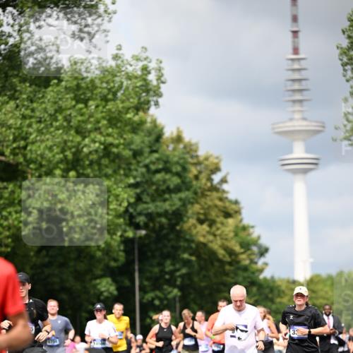 29.06.2025 - hella hamburg halbmarathon Dr. Thomas Lammeyer http://msf.ph/oto/8381011 29.06.2025 10:42:39 Kennedybrücke 1394, 1596, 1791, 1901, 2151, 3094, 3095, 3323, 3338, 3633, 3635, 3636, 3716, 3841, 3927, 4414, 4921, 5300, 5713, 5790, 6199, 6200, 6695, 6696, 6751, 6930, 7118, 7119, 7148, 7165, 7244, 7371, 7552, 7692, 7849, 7914, 8539, 8583, 8615, 9424, 9500, 9699, 10584, 11152 meine-sportfotos.de