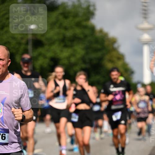 29.06.2025 - hella hamburg halbmarathon Dr. Thomas Lammeyer http://msf.ph/oto/8381175 29.06.2025 09:59:01 Kennedybrücke 1683, 1696, 1884, 2207, 2274, 2287, 2411, 2706, 2708, 3087, 3208, 3209, 3258, 3435, 3747, 3985, 4093, 4121, 4189, 4832, 4847, 4890, 5102, 5399, 5459, 5638, 5705, 5915, 6027, 6054, 6158, 6421, 6532, 6662, 6691, 6836, 6938, 7052, 7659, 8117, 8153, 8218, 8371, 8437, 8454, 8487, 8577, 8693, 8720, 8856, 8889, 8927, 9031, 9032, 9093, 9159, 9386, 9476, 9529, 9649, 9720, 9786, 9869, 9959, 10053, 10115, 10122, 10184, 10423 meine-sportfotos.de