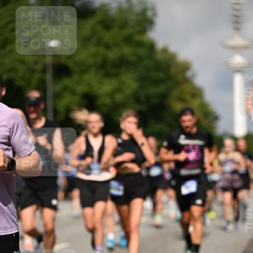 29.06.2025 - hella hamburg halbmarathon Dr. Thomas Lammeyer http://msf.ph/oto/8381184 29.06.2025 09:59:01 Kennedybrücke 1683, 1696, 1884, 2207, 2274, 2287, 2411, 2706, 2708, 3087, 3208, 3209, 3258, 3435, 3747, 3985, 4093, 4121, 4189, 4832, 4847, 4890, 5102, 5399, 5459, 5638, 5705, 5915, 6027, 6054, 6158, 6421, 6532, 6662, 6691, 6836, 6938, 7052, 7659, 8117, 8153, 8218, 8371, 8437, 8454, 8487, 8577, 8693, 8720, 8856, 8889, 8927, 9031, 9032, 9093, 9159, 9386, 9476, 9529, 9649, 9720, 9786, 9869, 9959, 10053, 10115, 10122, 10184, 10423 meine-sportfotos.de