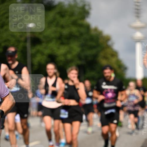 29.06.2025 - hella hamburg halbmarathon Dr. Thomas Lammeyer http://msf.ph/oto/8381192 29.06.2025 09:59:01 Kennedybrücke 1683, 1696, 1884, 2207, 2274, 2287, 2411, 2706, 2708, 3087, 3208, 3209, 3258, 3435, 3747, 3985, 4093, 4121, 4189, 4832, 4847, 4890, 5102, 5399, 5459, 5638, 5705, 5915, 6027, 6054, 6158, 6421, 6532, 6662, 6691, 6836, 6938, 7052, 7659, 8117, 8153, 8218, 8371, 8437, 8454, 8487, 8577, 8693, 8720, 8856, 8889, 8927, 9031, 9032, 9093, 9159, 9386, 9476, 9529, 9649, 9720, 9786, 9869, 9959, 10053, 10115, 10122, 10184, 10423 meine-sportfotos.de