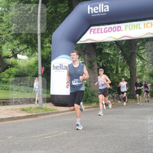 29.06.2025 - hella hamburg halbmarathon KatJ http://msf.ph/oto/8381197 29.06.2025 10:25:13 Zwischen KM18-KM19  meine-sportfotos.de