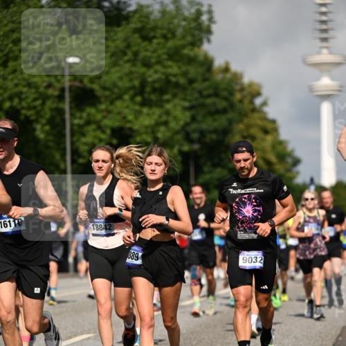 29.06.2025 - hella hamburg halbmarathon Dr. Thomas Lammeyer http://msf.ph/oto/8381205 29.06.2025 09:59:02 Kennedybrücke 1683, 1696, 1884, 2207, 2274, 2287, 2411, 2706, 2708, 3087, 3208, 3209, 3213, 3258, 3435, 3747, 3985, 4093, 4121, 4189, 4832, 4847, 4890, 5102, 5399, 5459, 5638, 5705, 5915, 6027, 6054, 6158, 6421, 6532, 6662, 6691, 6836, 6938, 7052, 7659, 8117, 8153, 8218, 8302, 8371, 8437, 8454, 8487, 8577, 8693, 8720, 8856, 8889, 8927, 9031, 9032, 9093, 9159, 9386, 9476, 9529, 9649, 9720, 9786, 9869, 9959, 10053, 10115, 10122, 10184, 10423 meine-sportfotos.de