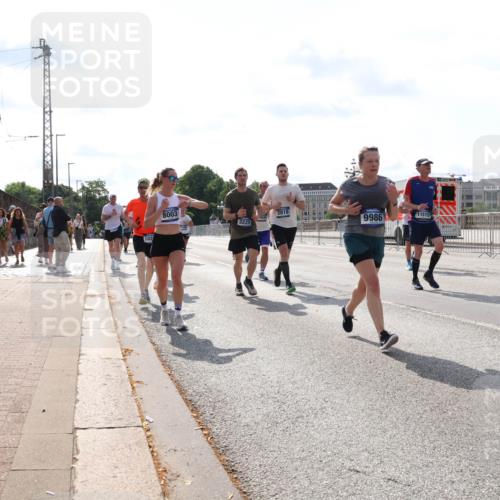 29.06.2025 - hella hamburg halbmarathon Lena Gebhardt http://msf.ph/oto/8381232 29.06.2025 10:02:43 Lombardsbrücke 8003, 3225, 2819, 9986, 11515, 1128, 1254, 1482, 1702, 1733, 2142, 2322, 2323, 2685, 2712, 2819, 3225, 3630, 3780, 3919, 3976, 4066, 4204, 4613, 4665, 4904, 5734, 5763, 6295, 6708, 6752, 6815, 6860, 6997, 7049, 7323, 7869, 7888, 8003, 8364, 8481, 8483, 8614, 8624, 8662, 8749, 9006, 9020, 9021, 9131, 9554, 9986, 10128, 10295, 10539, 10866, 11191, 11250, 11515, 11670, 11702, 11782, 11871, 11935, 11968, 12908, 14224 meine-sportfotos.de