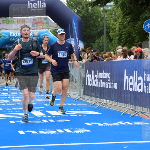 29.06.2025 - hella hamburg halbmarathon Strokosch-Dieckow http://msf.ph/oto/8381242 29.06.2025 10:47:04 Ziel 1460, 1689, 2623, 4093, 4377, 5472, 6373, 6700, 7908, 9794, 10122, 12579, 13007, 13728, 14415, 14449, 14594, 14783, 15684, 15825, 16081, 17718, 17979 meine-sportfotos.de