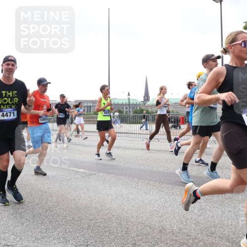29.06.2025 - hella hamburg halbmarathon Lena Gebhardt http://msf.ph/oto/8381249 29.06.2025 10:40:17 Lombardsbrücke 1691, 3237, 4471, 10953, 351, 1018, 1037, 1058, 1076, 1291, 1586, 1691, 1899, 2019, 2109, 2254, 2313, 2515, 2572, 2762, 2763, 2866, 2888, 3237, 3293, 3295, 3515, 3607, 3808, 3810, 3882, 3883, 3884, 4173, 4271, 4471, 4756, 4906, 5059, 5113, 5229, 5263, 5351, 5352, 5654, 5702, 5877, 5901, 5975, 6076, 6097, 6229, 6278, 6280, 6363, 6463, 6548, 6673, 6698, 6750, 6866, 6876, 6890, 6920, 7045, 7108, 7174, 7455, 7456, 7675, 7850, 8107, 8307, 8378, 8391, 8612 meine-sportfotos.de