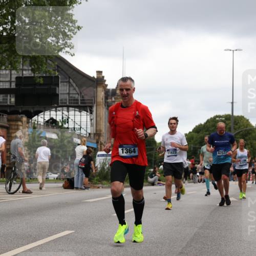 29.06.2025 - hella hamburg halbmarathon Yannick Fuchs http://msf.ph/oto/8381258 29.06.2025 10:54:51 20KM 1188, 1364, 1414, 1453, 1653, 2322, 2323, 2661, 3698, 5602, 5603, 6033, 6201, 6487, 6708, 6754, 6757, 6921, 7006, 7065, 7306, 7636, 7759, 7761, 8421, 8422, 8662, 8923, 9020, 9021, 9984, 10534, 11623, 11702, 11782, 12491, 13459, 13516, 13589, 15269, 16621, 17145, 17226, 17899, 17951, 17952, 18133, 18757, 19117, 19146, 19242 meine-sportfotos.de
