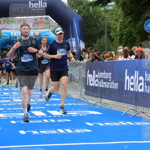 29.06.2025 - hella hamburg halbmarathon Strokosch-Dieckow http://msf.ph/oto/8381261 29.06.2025 10:47:04 Ziel 1460, 1689, 2623, 4093, 4377, 5472, 6373, 6700, 7908, 9794, 10122, 12579, 13007, 13728, 14415, 14449, 14594, 14783, 15684, 15825, 16081, 17718, 17979 meine-sportfotos.de