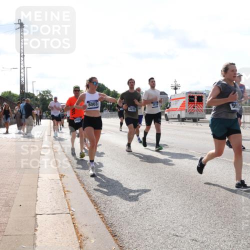 29.06.2025 - hella hamburg halbmarathon Lena Gebhardt http://msf.ph/oto/8381286 29.06.2025 10:02:43 Lombardsbrücke 1029, 8003, 112, 2819, 3225, 99857, 1128, 1254, 1482, 1702, 1733, 2142, 2322, 2323, 2685, 2712, 2819, 3225, 3630, 3780, 3919, 3976, 4066, 4204, 4613, 4665, 4904, 5734, 5763, 6295, 6708, 6752, 6815, 6860, 6997, 7049, 7323, 7869, 7888, 8003, 8364, 8481, 8483, 8614, 8624, 8662, 8749, 9006, 9020, 9021, 9131, 9554, 9986, 10128, 10295, 10539, 10866, 11191, 11250, 11515, 11670, 11702, 11782, 11871, 11935, 11968, 12908, 14224 meine-sportfotos.de