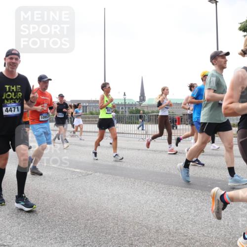 29.06.2025 - hella hamburg halbmarathon Lena Gebhardt http://msf.ph/oto/8381301 29.06.2025 10:40:17 Lombardsbrücke 1691, 3237, 4471, 10953, 6920, 881, 35, 1018, 1037, 1058, 1076, 1291, 1586, 1691, 1899, 2019, 2109, 2254, 2313, 2515, 2572, 2762, 2763, 2866, 2888, 3237, 3293, 3295, 3515, 3607, 3808, 3810, 3882, 3883, 3884, 4173, 4271, 4471, 4756, 4906, 5059, 5113, 5229, 5263, 5351, 5352, 5654, 5702, 5877, 5901, 5975, 6076, 6097, 6229, 6278, 6280, 6363, 6463, 6548, 6673, 6698, 6750, 6866, 6876, 6890, 6920, 7045, 7108, 7174, 7455, 7456, 7675, 7850, 8107, 8307, 8378, 8391, 8612 meine-sportfotos.de