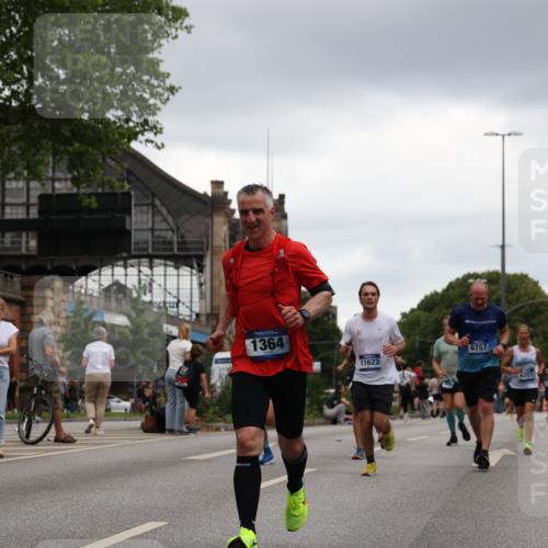 29.06.2025 - hella hamburg halbmarathon Yannick Fuchs http://msf.ph/oto/8381303 29.06.2025 10:54:51 20KM 1188, 1364, 1414, 1453, 1653, 2322, 2323, 2661, 3698, 5602, 5603, 6033, 6201, 6487, 6708, 6754, 6757, 6921, 7006, 7065, 7306, 7636, 7759, 7761, 8421, 8422, 8662, 8923, 9020, 9021, 9984, 10534, 11623, 11702, 11782, 12491, 13459, 13516, 13589, 15269, 16621, 17145, 17226, 17899, 17951, 17952, 18133, 18757, 19117, 19146, 19242 meine-sportfotos.de