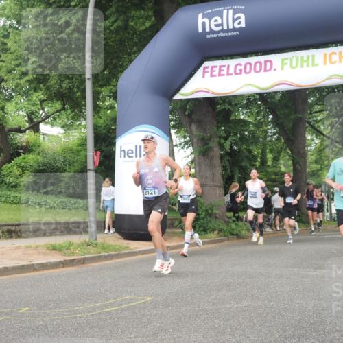 29.06.2025 - hella hamburg halbmarathon KatJ http://msf.ph/oto/8381306 29.06.2025 10:25:14 Zwischen KM18-KM19 2121, 5042, 6993 meine-sportfotos.de