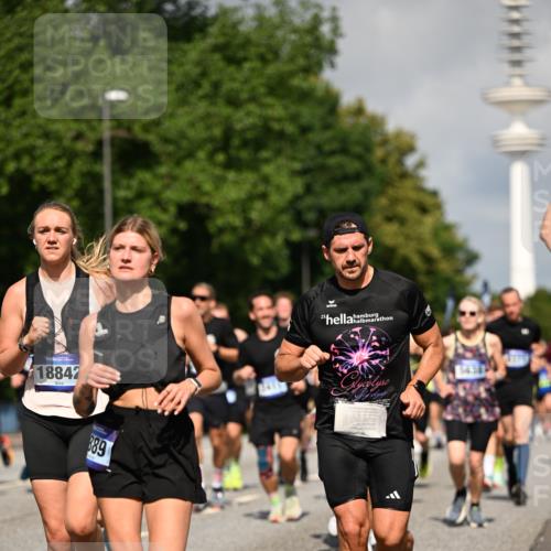 29.06.2025 - hella hamburg halbmarathon Dr. Thomas Lammeyer http://msf.ph/oto/8381317 29.06.2025 09:59:02 Kennedybrücke 1683, 1696, 1884, 2207, 2274, 2287, 2411, 2706, 2708, 3087, 3208, 3209, 3213, 3258, 3435, 3747, 3985, 4093, 4121, 4189, 4832, 4847, 4890, 5102, 5399, 5459, 5638, 5705, 5915, 6027, 6054, 6158, 6421, 6532, 6662, 6691, 6836, 6938, 7052, 7659, 8117, 8153, 8218, 8302, 8371, 8437, 8454, 8487, 8577, 8693, 8720, 8856, 8889, 8927, 9031, 9032, 9093, 9159, 9386, 9476, 9529, 9649, 9720, 9786, 9869, 9959, 10053, 10115, 10122, 10184, 10423 meine-sportfotos.de