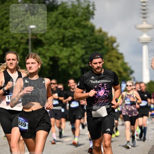 29.06.2025 - hella hamburg halbmarathon Dr. Thomas Lammeyer http://msf.ph/oto/8381332 29.06.2025 09:59:03 Kennedybrücke 1200, 1683, 1696, 1884, 2207, 2274, 2287, 2411, 2706, 2708, 3087, 3208, 3209, 3213, 3258, 3435, 3747, 3985, 4093, 4121, 4189, 4832, 4847, 4890, 5102, 5399, 5421, 5459, 5638, 5705, 5915, 6027, 6054, 6158, 6421, 6532, 6662, 6691, 6836, 6938, 7052, 7312, 7659, 8117, 8139, 8153, 8216, 8218, 8302, 8371, 8437, 8454, 8487, 8577, 8693, 8720, 8856, 8889, 8927, 8955, 9031, 9032, 9093, 9159, 9386, 9476, 9529, 9649, 9720, 9786, 9869, 9959, 10053, 10115, 10122, 10184, 10263, 10423 meine-sportfotos.de