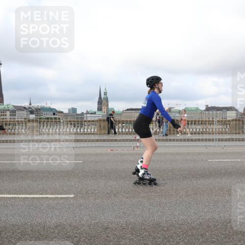 29.06.2025 - hella hamburg halbmarathon Lena Gebhardt http://msf.ph/oto/8381356 29.06.2025 09:15:10 Lombardsbrücke 12 meine-sportfotos.de