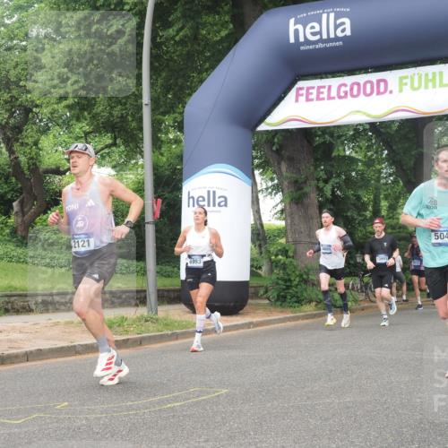 29.06.2025 - hella hamburg halbmarathon KatJ http://msf.ph/oto/8381373 29.06.2025 10:25:15 Zwischen KM18-KM19 2121, 5042, 6993 meine-sportfotos.de