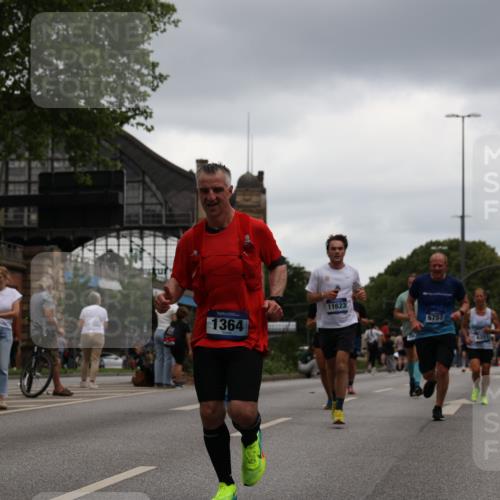 29.06.2025 - hella hamburg halbmarathon Yannick Fuchs http://msf.ph/oto/8381375 29.06.2025 10:54:51 20KM 1188, 1364, 1414, 1453, 1653, 2322, 2323, 2661, 3698, 5602, 5603, 6033, 6201, 6487, 6708, 6754, 6757, 6921, 7006, 7065, 7306, 7636, 7759, 7761, 8421, 8422, 8662, 8923, 9020, 9021, 9984, 10534, 11623, 11702, 11782, 12491, 13459, 13516, 13589, 15269, 16621, 17145, 17226, 17899, 17951, 17952, 18133, 18757, 19117, 19146, 19242 meine-sportfotos.de