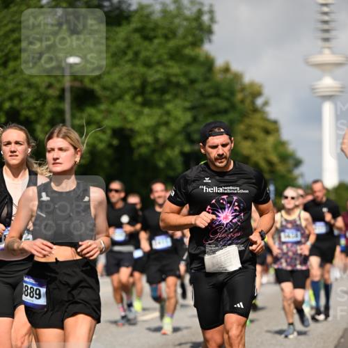 29.06.2025 - hella hamburg halbmarathon Dr. Thomas Lammeyer http://msf.ph/oto/8381389 29.06.2025 09:59:03 Kennedybrücke 1200, 1683, 1696, 1884, 2207, 2274, 2287, 2411, 2706, 2708, 3087, 3208, 3209, 3213, 3258, 3435, 3747, 3985, 4093, 4121, 4189, 4832, 4847, 4890, 5102, 5399, 5421, 5459, 5638, 5705, 5915, 6027, 6054, 6158, 6421, 6532, 6662, 6691, 6836, 6938, 7052, 7312, 7659, 8117, 8139, 8153, 8216, 8218, 8302, 8371, 8437, 8454, 8487, 8577, 8693, 8720, 8856, 8889, 8927, 8955, 9031, 9032, 9093, 9159, 9386, 9476, 9529, 9649, 9720, 9786, 9869, 9959, 10053, 10115, 10122, 10184, 10263, 10423 meine-sportfotos.de