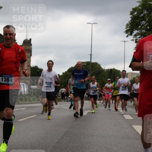 29.06.2025 - hella hamburg halbmarathon Yannick Fuchs http://msf.ph/oto/8381396 29.06.2025 10:54:52 20KM 1188, 1364, 1414, 1453, 1653, 2322, 2323, 2661, 3698, 5602, 5603, 5775, 6033, 6201, 6487, 6708, 6754, 6757, 6921, 7006, 7065, 7306, 7636, 7759, 7761, 8421, 8662, 8923, 9020, 9021, 9984, 10534, 11623, 11702, 11782, 12491, 13459, 13516, 13589, 15269, 16621, 17145, 17226, 17951, 17952, 18133, 18757, 19117, 19146, 19242 meine-sportfotos.de