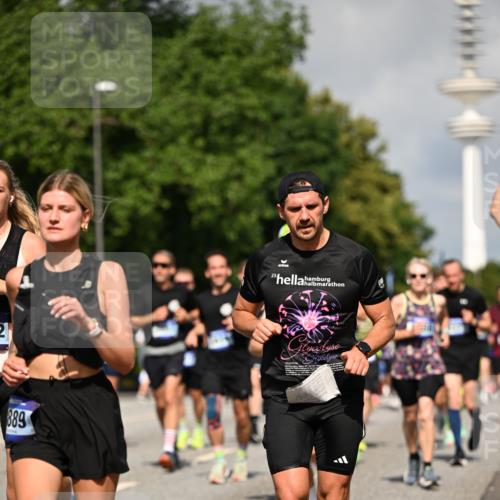 29.06.2025 - hella hamburg halbmarathon Dr. Thomas Lammeyer http://msf.ph/oto/8381401 29.06.2025 09:59:03 Kennedybrücke 1200, 1683, 1696, 1884, 2207, 2274, 2287, 2411, 2706, 2708, 3087, 3208, 3209, 3213, 3258, 3435, 3747, 3985, 4093, 4121, 4189, 4832, 4847, 4890, 5102, 5399, 5421, 5459, 5638, 5705, 5915, 6027, 6054, 6158, 6421, 6532, 6662, 6691, 6836, 6938, 7052, 7312, 7659, 8117, 8139, 8153, 8216, 8218, 8302, 8371, 8437, 8454, 8487, 8577, 8693, 8720, 8856, 8889, 8927, 8955, 9031, 9032, 9093, 9159, 9386, 9476, 9529, 9649, 9720, 9786, 9869, 9959, 10053, 10115, 10122, 10184, 10263, 10423 meine-sportfotos.de