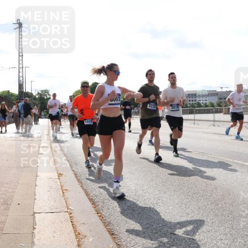 29.06.2025 - hella hamburg halbmarathon Lena Gebhardt http://msf.ph/oto/8381409 29.06.2025 10:02:44 Lombardsbrücke 1029, 03, 3225, 2819, 9173, 1128, 1254, 1482, 1702, 1733, 2142, 2322, 2685, 2712, 2810, 2819, 3225, 3630, 3780, 3919, 3976, 4066, 4204, 4613, 4665, 4904, 5734, 5763, 6217, 6295, 6708, 6752, 6815, 6860, 6997, 7049, 7323, 7869, 7888, 8003, 8364, 8481, 8483, 8614, 8624, 8662, 8749, 9006, 9020, 9021, 9131, 9554, 9986, 10128, 10295, 10539, 10866, 11191, 11250, 11515, 11670, 11702, 11782, 11871, 11935, 11968, 12908, 14224 meine-sportfotos.de