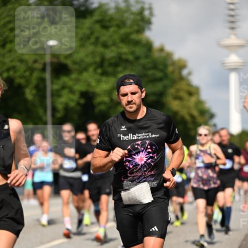 29.06.2025 - hella hamburg halbmarathon Dr. Thomas Lammeyer http://msf.ph/oto/8381422 29.06.2025 09:59:03 Kennedybrücke 1200, 1683, 1696, 1884, 2207, 2274, 2287, 2411, 2706, 2708, 3087, 3208, 3209, 3213, 3258, 3435, 3747, 3985, 4093, 4121, 4189, 4832, 4847, 4890, 5102, 5399, 5421, 5459, 5638, 5705, 5915, 6027, 6054, 6158, 6421, 6532, 6662, 6691, 6836, 6938, 7052, 7312, 7659, 8117, 8139, 8153, 8216, 8218, 8302, 8371, 8437, 8454, 8487, 8577, 8693, 8720, 8856, 8889, 8927, 8955, 9031, 9032, 9093, 9159, 9386, 9476, 9529, 9649, 9720, 9786, 9869, 9959, 10053, 10115, 10122, 10184, 10263, 10423 meine-sportfotos.de