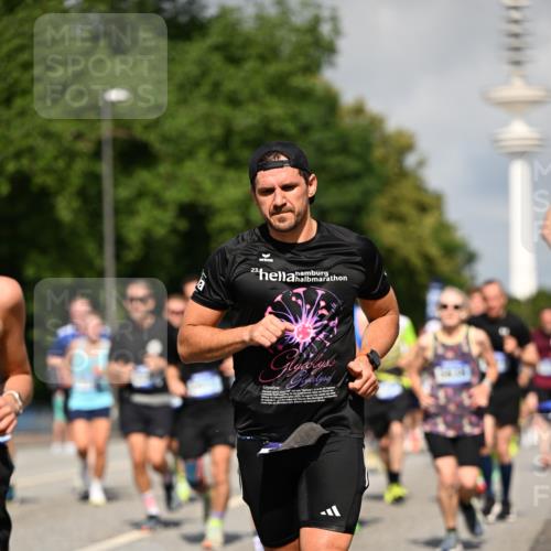 29.06.2025 - hella hamburg halbmarathon Dr. Thomas Lammeyer http://msf.ph/oto/8381430 29.06.2025 09:59:03 Kennedybrücke 1200, 1683, 1696, 1884, 2207, 2274, 2287, 2411, 2706, 2708, 3087, 3208, 3209, 3213, 3258, 3435, 3747, 3985, 4093, 4121, 4189, 4832, 4847, 4890, 5102, 5399, 5421, 5459, 5638, 5705, 5915, 6027, 6054, 6158, 6421, 6532, 6662, 6691, 6836, 6938, 7052, 7312, 7659, 8117, 8139, 8153, 8216, 8218, 8302, 8371, 8437, 8454, 8487, 8577, 8693, 8720, 8856, 8889, 8927, 8955, 9031, 9032, 9093, 9159, 9386, 9476, 9529, 9649, 9720, 9786, 9869, 9959, 10053, 10115, 10122, 10184, 10263, 10423 meine-sportfotos.de