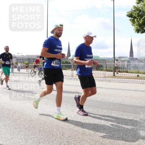 29.06.2025 - hella hamburg halbmarathon Lena Gebhardt http://msf.ph/oto/8381462 29.06.2025 10:15:34 Lombardsbrücke 13500, 10775, 1296, 1440, 1524, 1745, 2110, 2281, 2720, 2989, 3417, 3513, 3650, 4007, 4466, 4492, 4494, 4495, 5069, 5271, 5739, 5986, 6317, 6376, 6576, 7452, 7809, 7810, 7881, 7941, 7942, 8237, 8256, 9192, 9307, 9423, 9657, 9847, 9975, 9997, 10108, 10608, 10775, 10858, 12457, 12469, 12521, 13179, 13197, 13453, 13500, 13818, 13951, 14413, 14423, 14550, 14552, 15150, 15307, 15740 meine-sportfotos.de