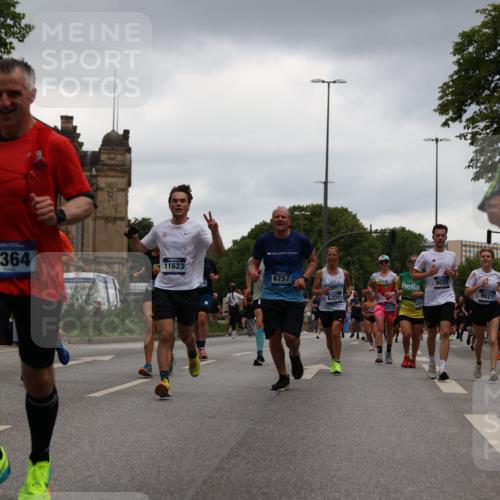 29.06.2025 - hella hamburg halbmarathon Yannick Fuchs http://msf.ph/oto/8381487 29.06.2025 10:54:52 20KM 1188, 1364, 1414, 1453, 1653, 2322, 2323, 2661, 3698, 5602, 5603, 5775, 6033, 6201, 6487, 6708, 6754, 6757, 6921, 7006, 7065, 7306, 7636, 7759, 7761, 8421, 8662, 8923, 9020, 9021, 9984, 10534, 11623, 11702, 11782, 12491, 13459, 13516, 13589, 15269, 16621, 17145, 17226, 17951, 17952, 18133, 18757, 19117, 19146, 19242 meine-sportfotos.de